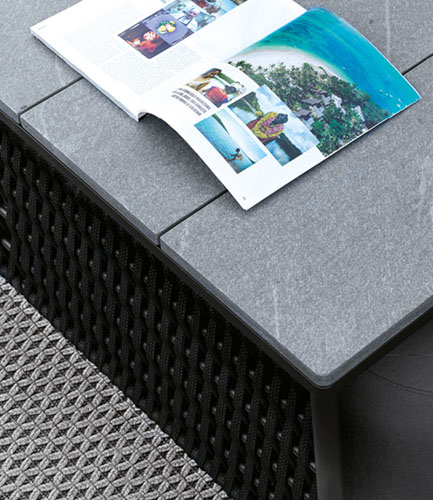 Фото 2 - Уличный журнальный столик Oasi прямоугольный с черным шнуром 